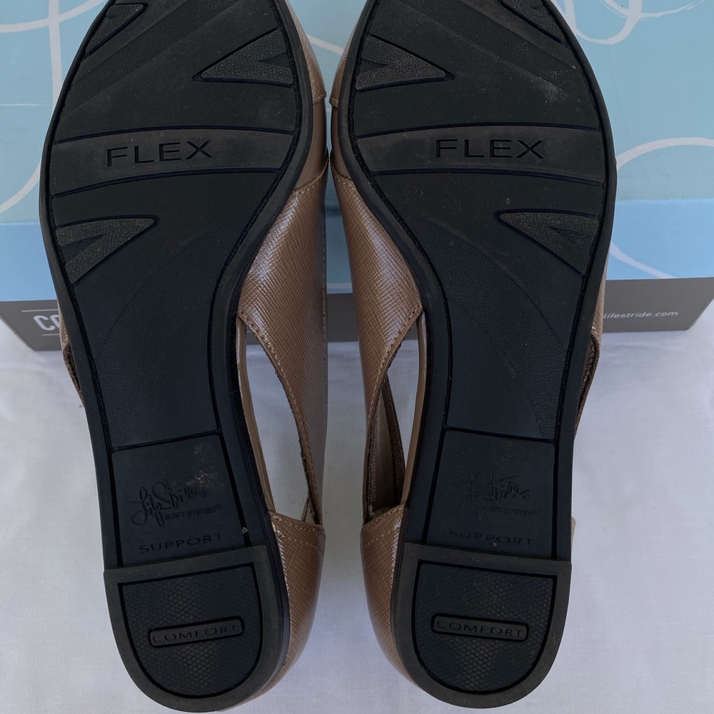 LIFE STRIDE Pointed Flats - 6.5 WIDE - Picture 8 of 8
